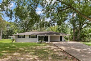 9644 Meadowdale Dr in Baton Rouge, LA - Building Photo