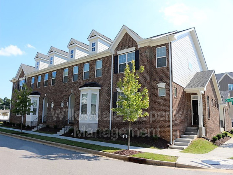 104 Spring Pine Ln in Holly Springs, NC - Building Photo