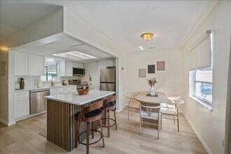 113 Base Ave W in Venice, FL - Building Photo - Building Photo