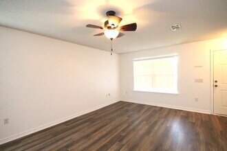 1077 Antigua Cir in Pensacola, FL - Building Photo - Building Photo