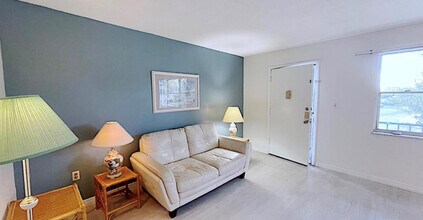 1200 Colonnades Dr in Fort Pierce, FL - Building Photo - Building Photo