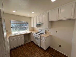 6126 Palomar Cir in Camarillo, CA - Building Photo - Building Photo