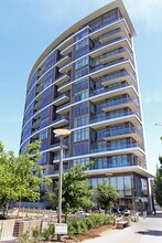 949 NW Overton St in Portland, OR - Building Photo - Building Photo
