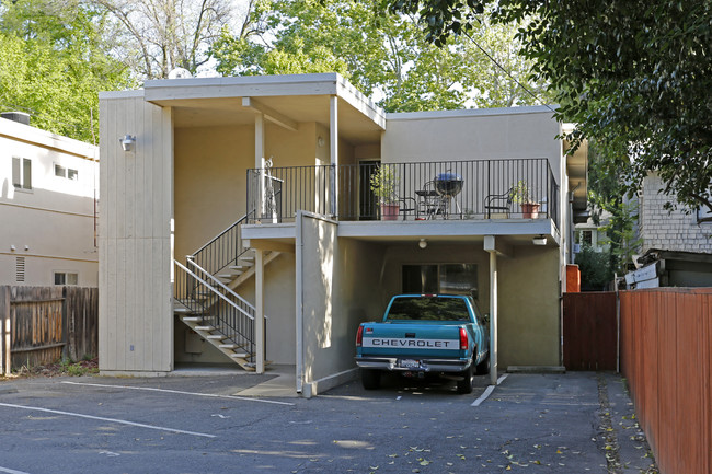 2118 H St in Sacramento, CA - Foto de edificio - Building Photo