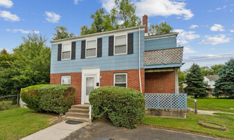 211 W Parkway Ave, Unit Duplex on a cul-de-sac in Chester, PA - Building Photo