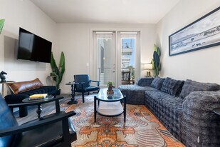 5820 1/2 Cameron Road-SI FL2-ID1303392P, Unit SI FL2-ID1303392P in Austin, TX - Building Photo