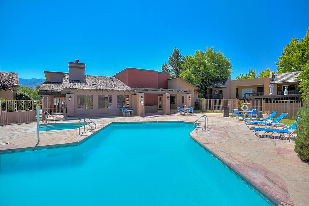 Eagle Point Apartments in Albuquerque, NM - Building Photo
