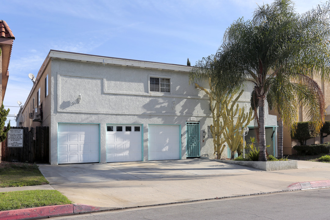 14521 Rosecrans Ave in La Mirada, CA - Foto de edificio