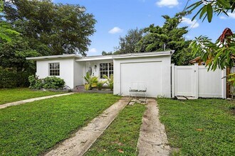 40 NW 68th St in Miami, FL - Building Photo - Building Photo