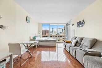 20 Newport Pkwy in Jersey City, NJ - Building Photo - Building Photo