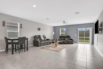 1137 Sand Trap Ct in Daytona Beach, FL - Foto de edificio - Building Photo