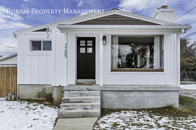 property at 7705 S Lincoln St