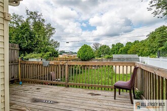 120 MacArthur Dr in Edison, NJ - Building Photo - Building Photo