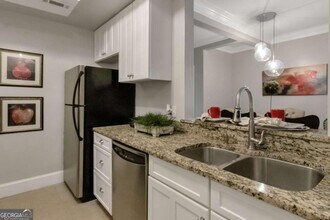 2840 Peachtree Rd NW in Atlanta, GA - Building Photo - Building Photo