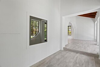 434 Aragon Ave in Coral Gables, FL - Building Photo - Building Photo