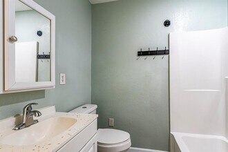 229 Bishop St-Unit -5 in Livingston, TX - Building Photo - Building Photo