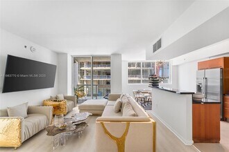 244 Biscayne Blvd, Unit 1808 in Miami, FL - Building Photo - Building Photo