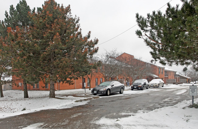 Maple Glen Apartments in Brock, ON - Building Photo - Building Photo