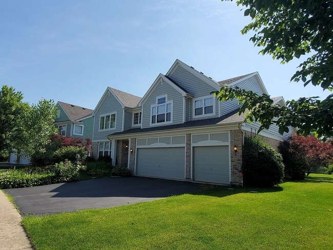 2311 Hazeltime Dr in Vernon Hills, IL - Foto de edificio - Building Photo