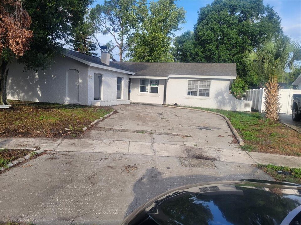 904 Winchester Ct in Brandon, FL - Building Photo