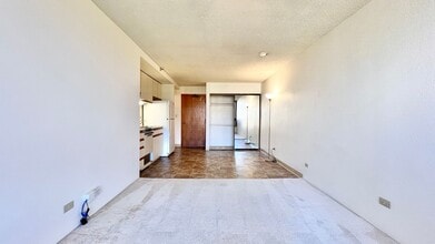 5333 Likini St in Honolulu, HI - Building Photo - Building Photo