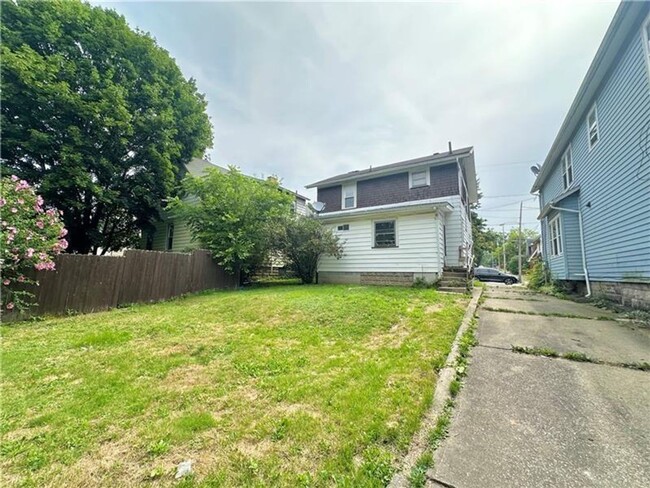 255 Jefferson Ave in Sharon, PA - Building Photo - Building Photo
