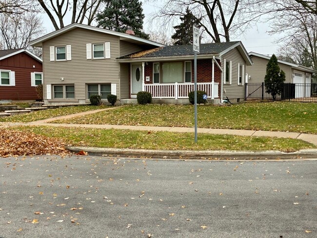 360 Garden Ct in Sycamore, IL - Building Photo - Building Photo