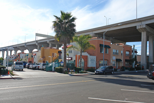 Mercado Apartments in San Diego, CA - Foto de edificio - Building Photo