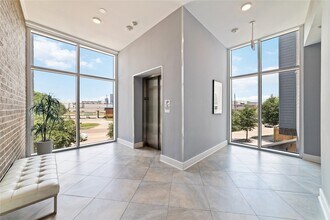 1011 Studemont St, Unit 109 in Houston, TX - Foto de edificio - Building Photo