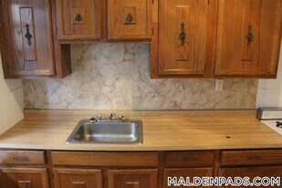 86 Maple St, Unit 2 in Malden, MA - Building Photo