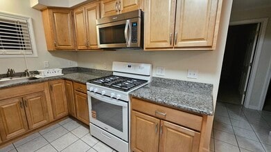 667 Indian Church Rd, Unit APT 3 in Buffalo, NY - Foto de edificio - Building Photo