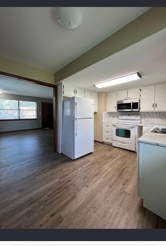 1302 N 13th St in Enid, OK - Building Photo - Building Photo