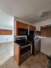 932 Moffett St in Hallandale Beach, FL - Building Photo - Building Photo