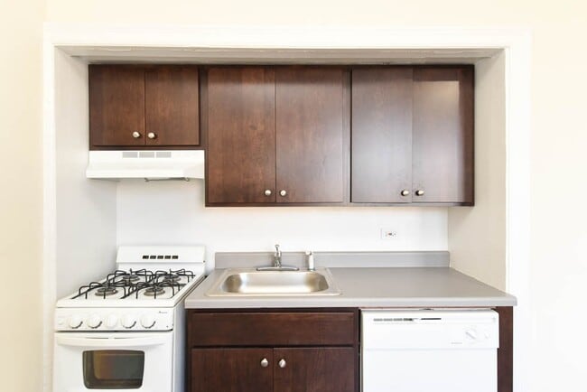 3335 W Diversey Ave in Chicago, IL - Building Photo - Building Photo