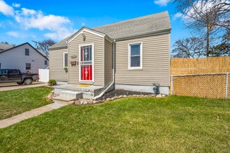 22901 Pleasant St in St. Clair Shores, MI - Building Photo - Building Photo