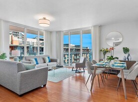 2889 McFarlane Rd in Miami, FL - Building Photo