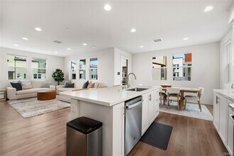 146 Fable in Irvine, CA - Building Photo - Building Photo