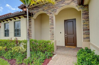 2575 SE 2nd St in Homestead, FL - Building Photo - Building Photo