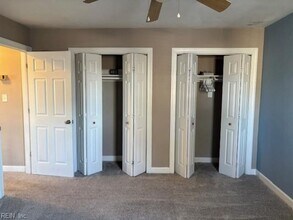 1729 Aquamarine Dr in Virginia Beach, VA - Foto de edificio - Building Photo