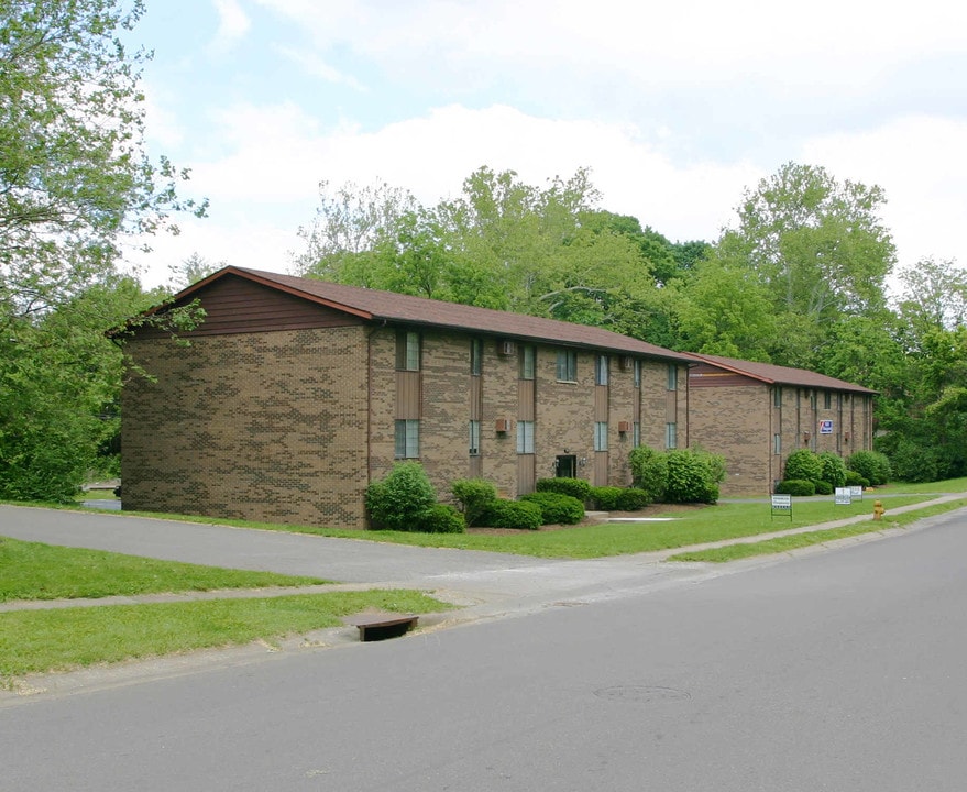 Hampshire Meadows in Hamilton, OH - Building Photo