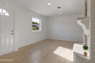 121 Courtney Dr in Duson, LA - Building Photo - Building Photo