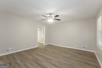 613 San Pablo Ct in Stone Mountain, GA - Building Photo - Building Photo