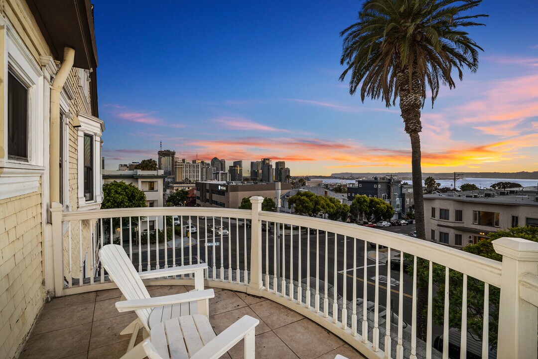 2121 1st Ave, Unit 105 in San Diego, CA - Building Photo