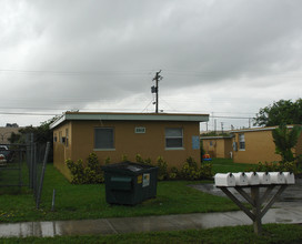 5912 Mayo St in Hollywood, FL - Building Photo - Building Photo