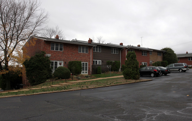 Normandy Hill Apartments in Alexandria, VA - Building Photo - Building Photo