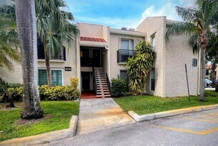5214 NE 6th Ave, Unit G3 in Fort Lauderdale, FL - Building Photo