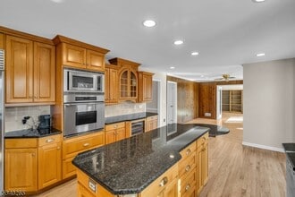6 Heather Hill Way in Mendham, NJ - Foto de edificio - Building Photo