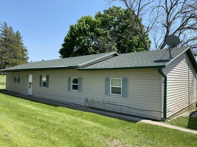 21822 Business Hwy 151 in Monticello, IA - Building Photo - Building Photo