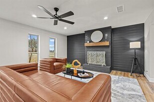 3327 Carriage Cir in Sherman, TX - Building Photo