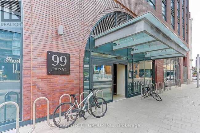 99-2299 John St in Toronto, ON - Building Photo - Building Photo